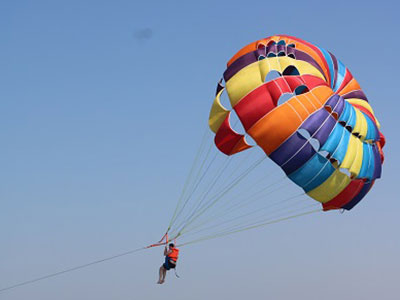 >Parasailing in Dubai